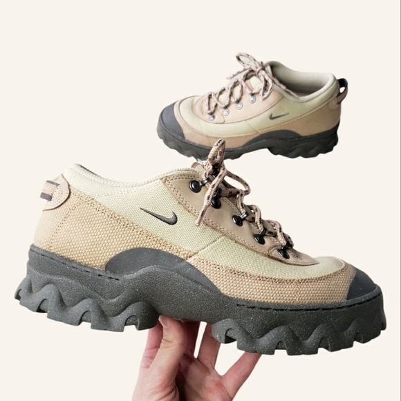 Nike Shoes - Nike Lahar Low "Hemp" womens hiking boot 9.5 NWOT